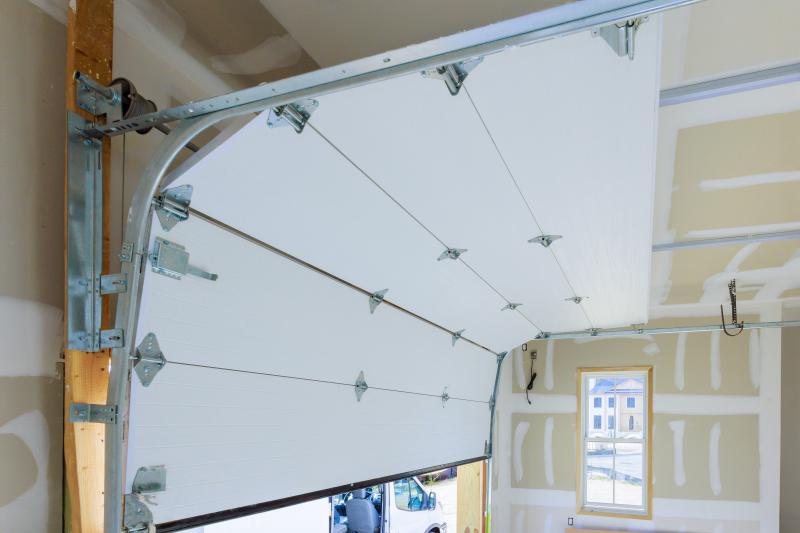 Comment choisir des portes de garage alliant sécurité et esthétisme ?