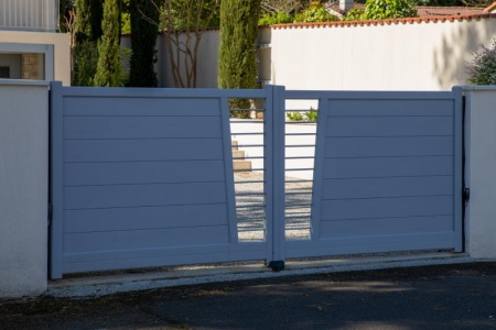 Les portes d'entrée en aluminium transforment l'apparence de votre maison