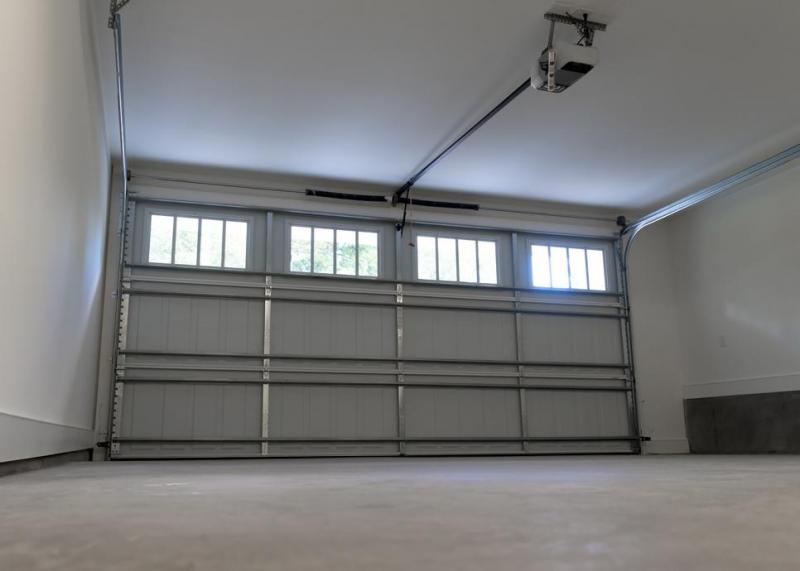 Porte de garage sectionnelle ou enroulable, deux m&eacute;canismes &agrave; comparer avant de choisir pr&egrave;s de Haguenau